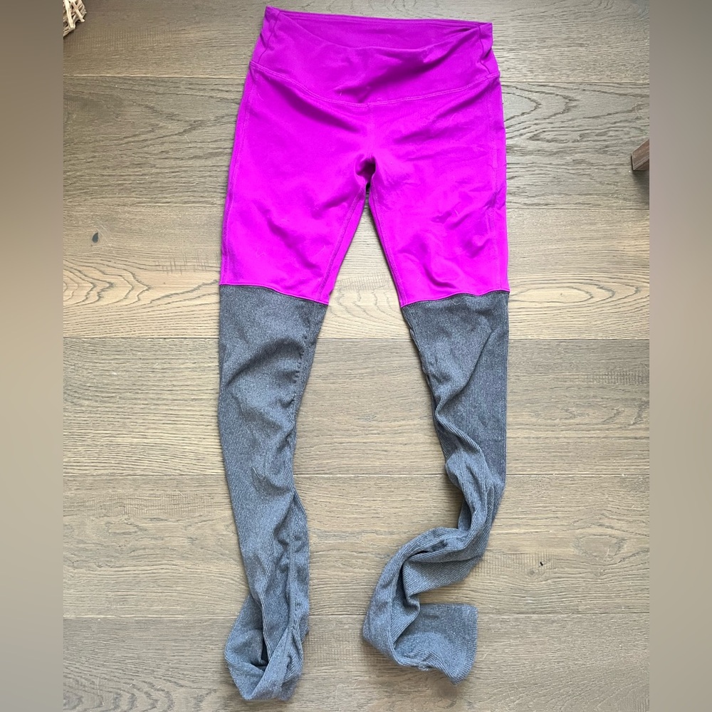 Alo Yoga legging. Size M